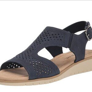 Easy Street Women's Raeven Wedge Sandal